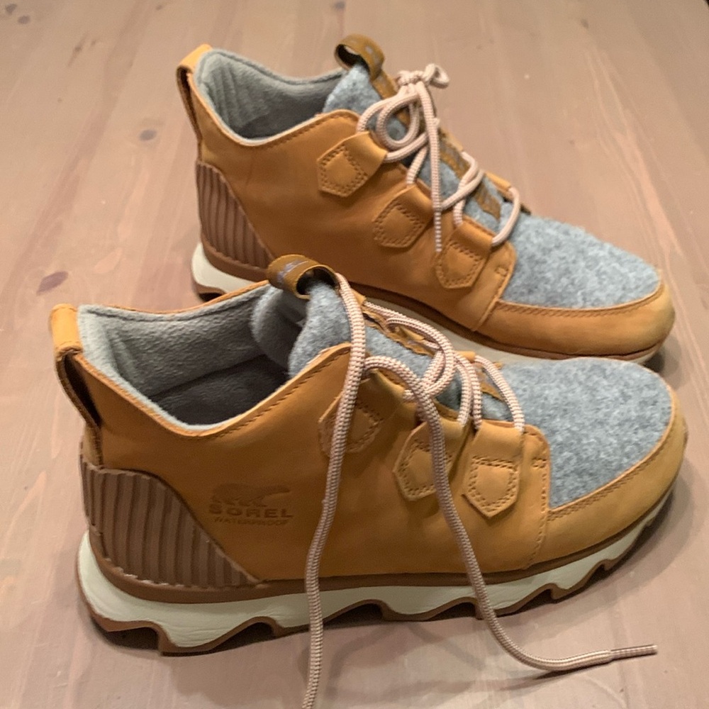 Sorel Women’s Kinetic Caribou Sneaker 8.5